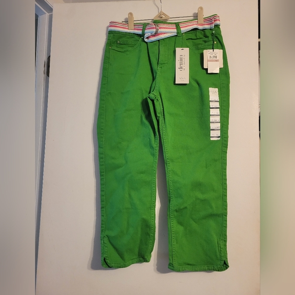 Pants - Capri Pants Size 12 Slimming NWT